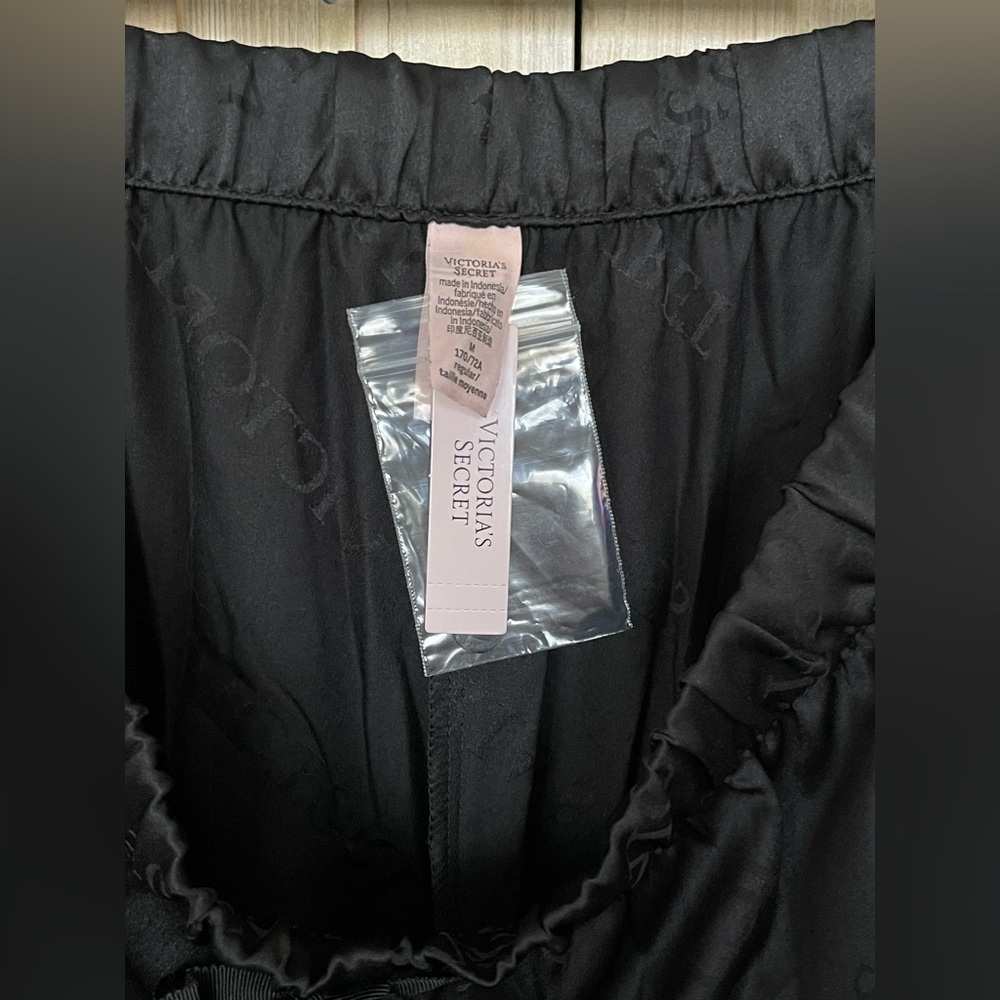NWT Victoria’s Secret Signature Satin Long Pajama Set -Medium - Picture 5 of 9